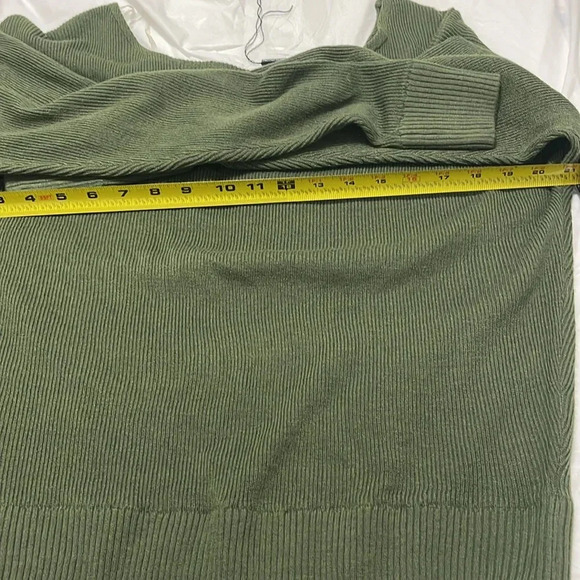 Pretty Little Thing  NWT Green Sweater Scoop Neck Size Medium. - Picture 6 of 6